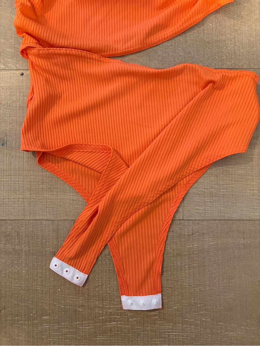 One-Shoulder Orange Ribbed bodysuit - Picture 3 of 3